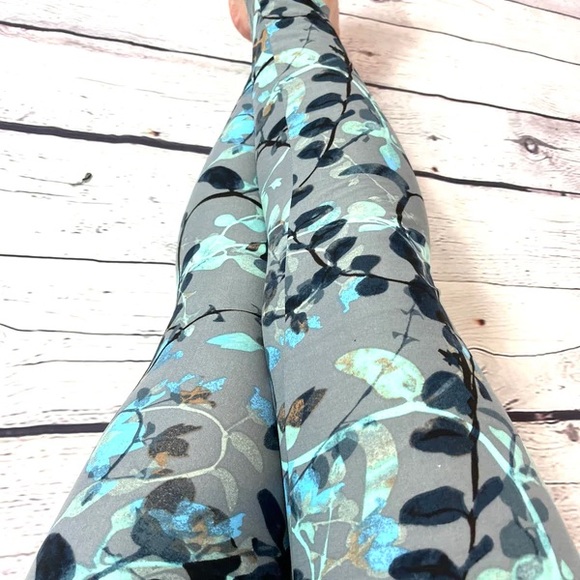 Leggings Women’s Size 12-16 Yoga Waistband Crisp Air Pattern - Picture 6 of 7